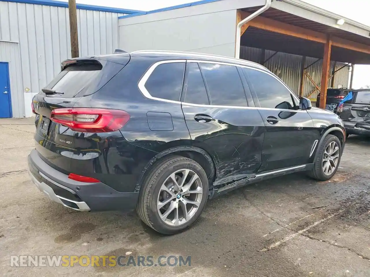 3 Photograph of a damaged car 5UXCR6C09N9K56396 BMW X5 2022