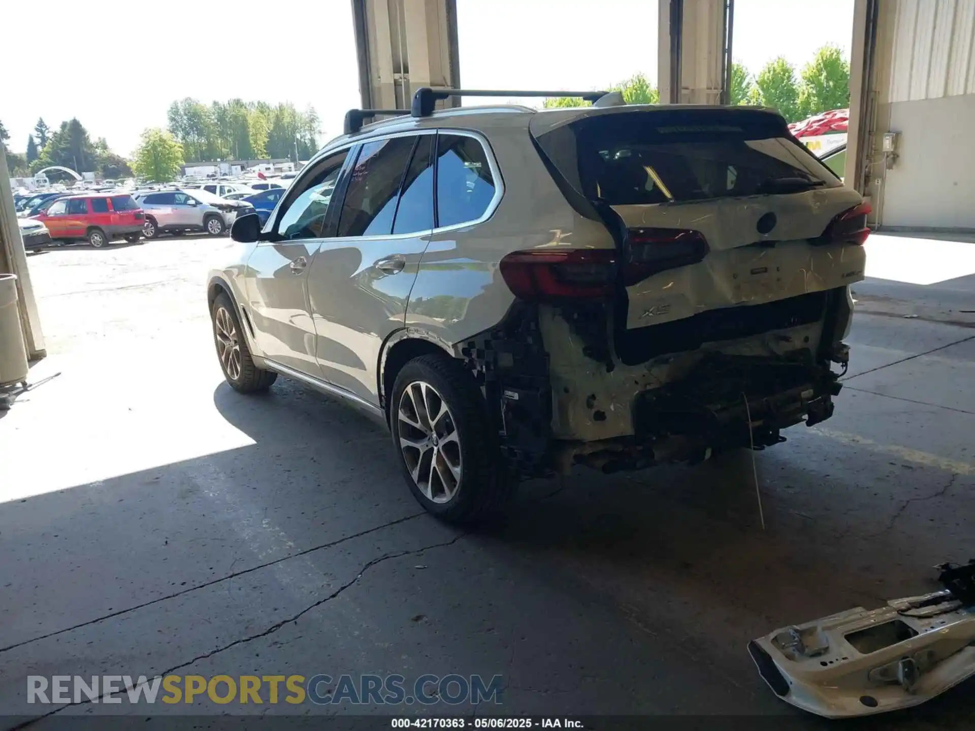 3 Photograph of a damaged car 5UXCR6C09N9M21945 BMW X5 2022
