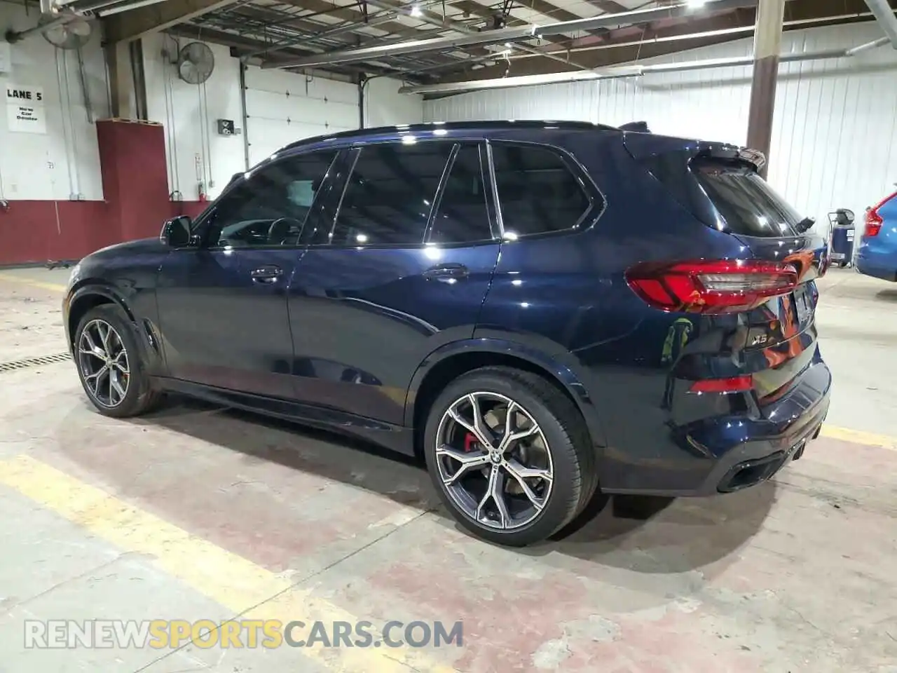 2 Photograph of a damaged car 5UXJU4C01N9L13393 BMW X5 2022