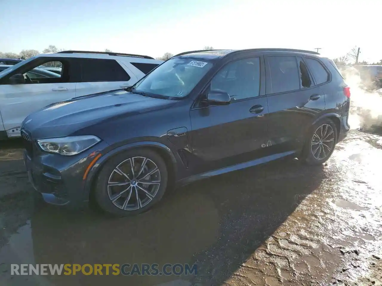 1 Photograph of a damaged car 5UXTA6C01N9L43359 BMW X5 2022