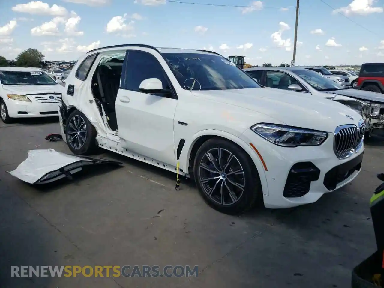 1 Photograph of a damaged car 5UXTA6C08N9L66167 BMW X5 2022