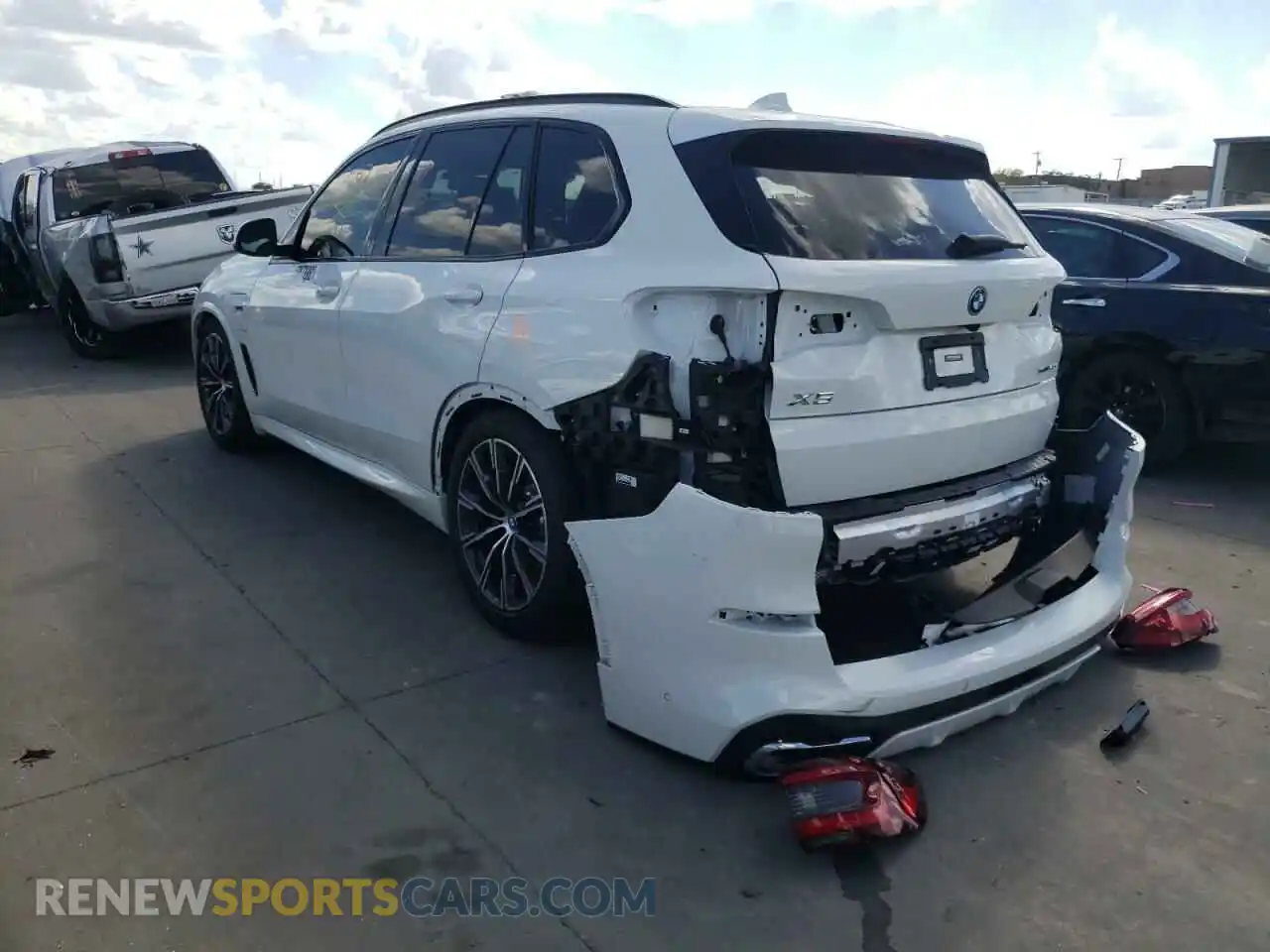 3 Photograph of a damaged car 5UXTA6C08N9L66167 BMW X5 2022