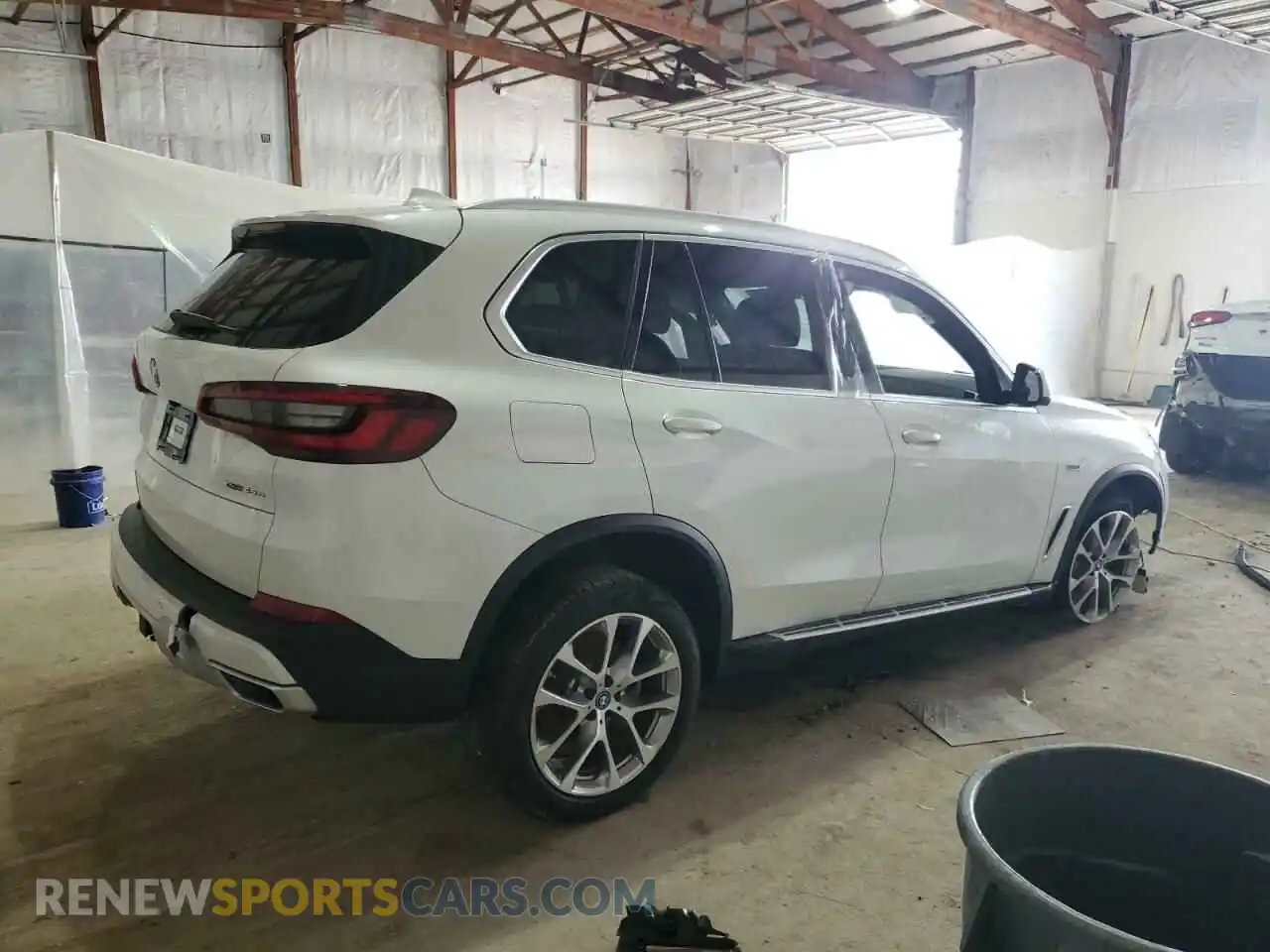 3 Photograph of a damaged car 5UXTA6C0XN9L97579 BMW X5 2022