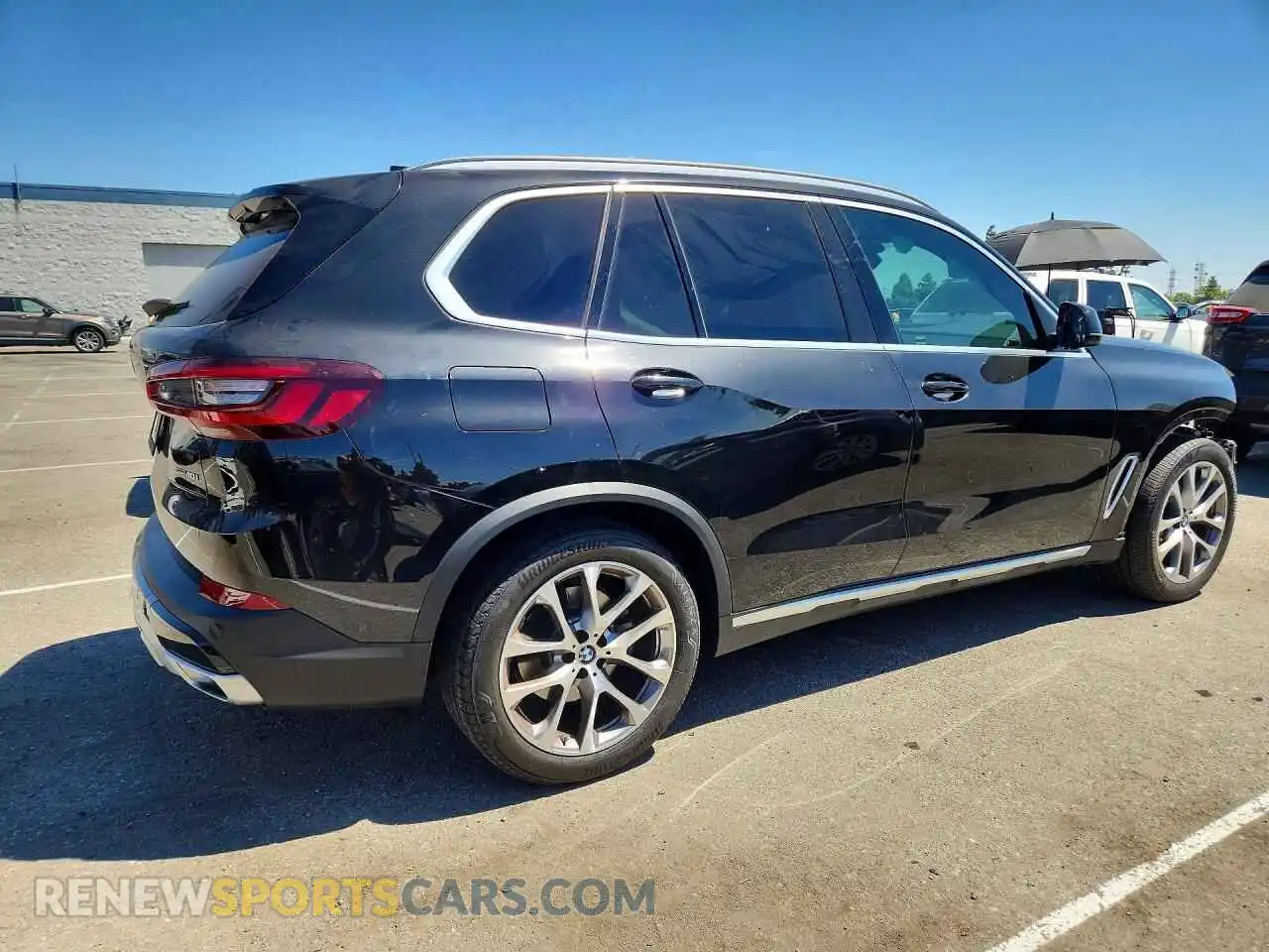 3 Photograph of a damaged car 5UXCR4C00P9R93199 BMW X5 2023