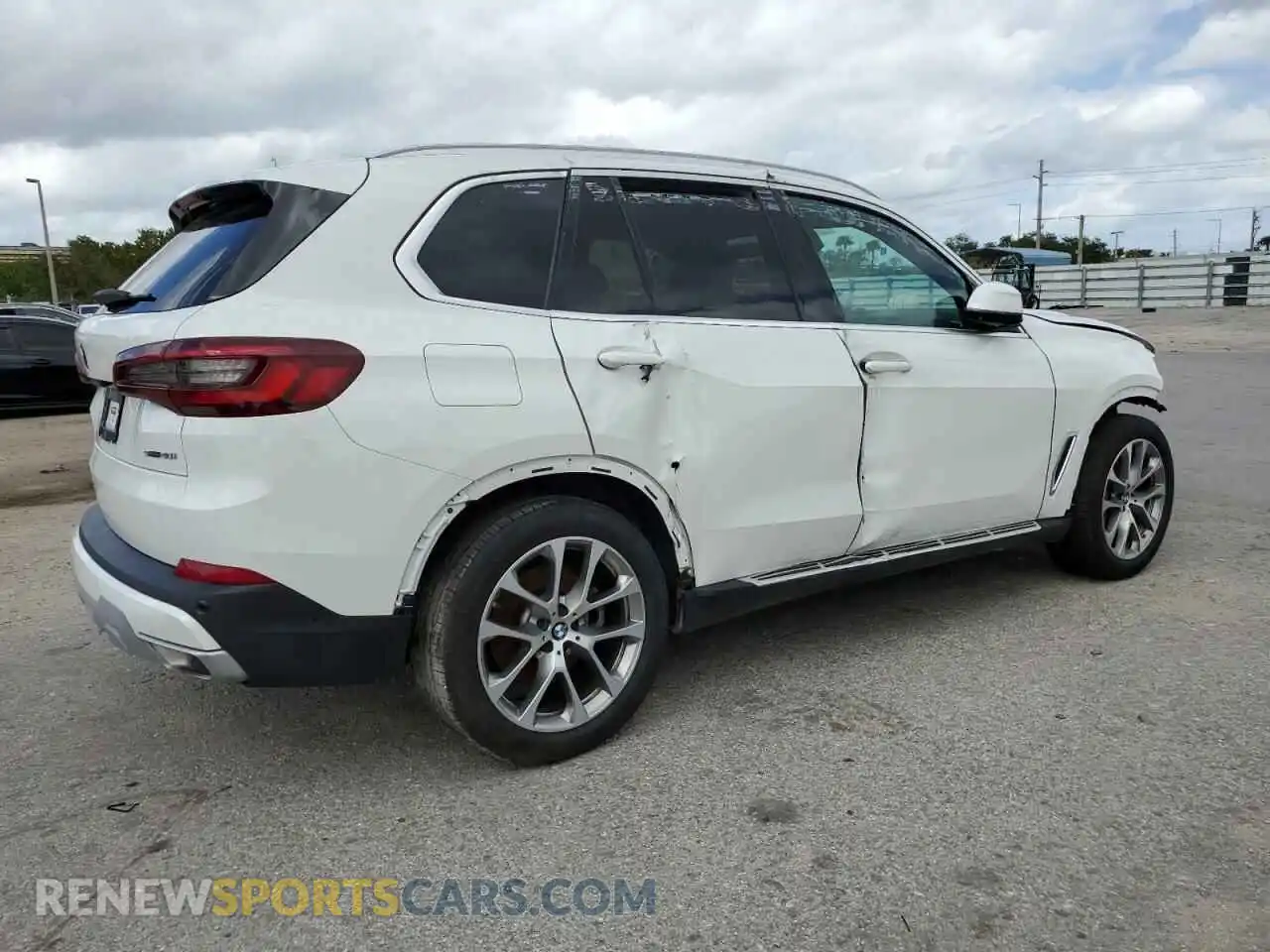 3 Photograph of a damaged car 5UXCR4C04P9P25546 BMW X5 2023