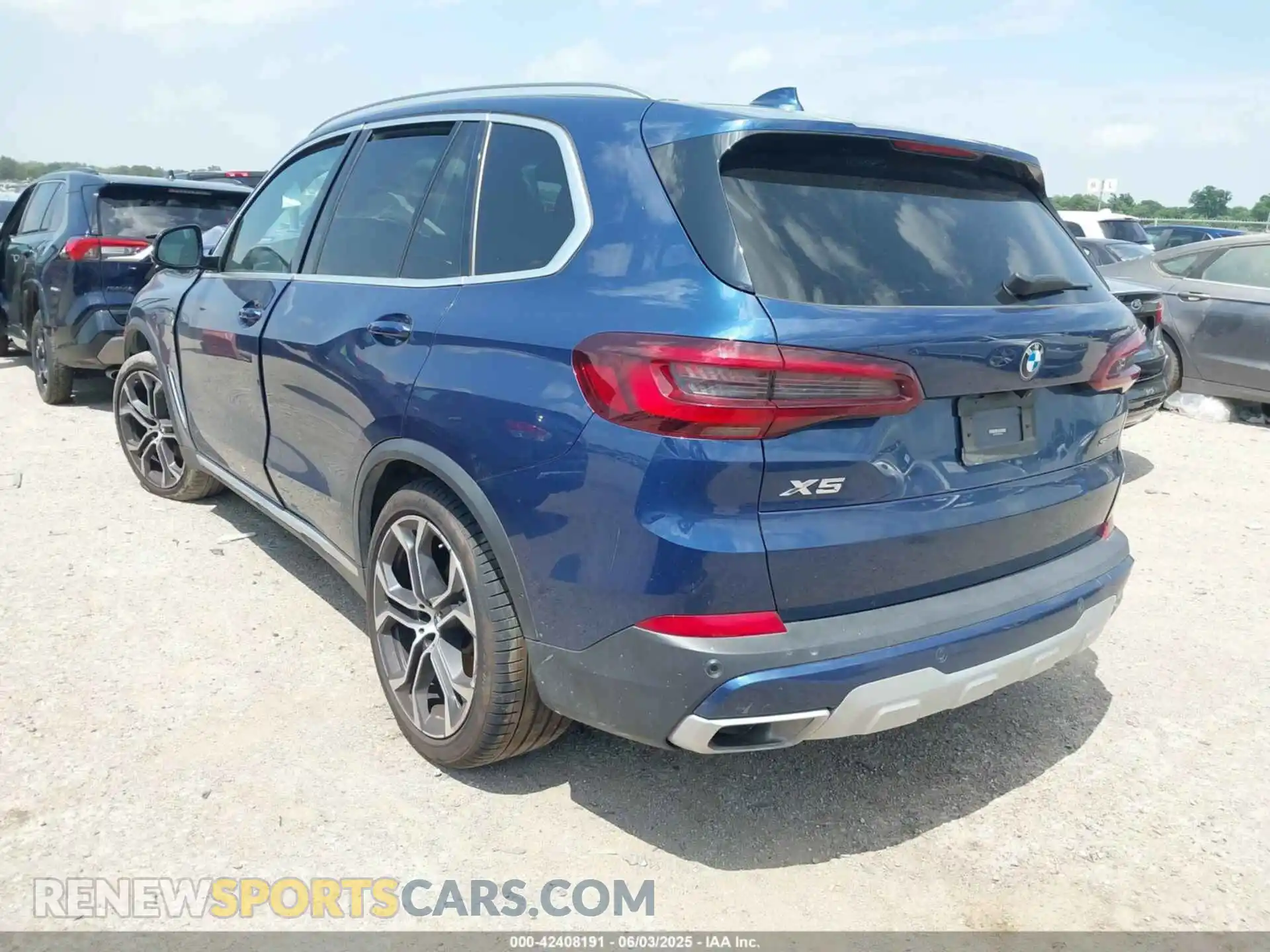 3 Photograph of a damaged car 5UXCR4C04P9P33338 BMW X5 2023