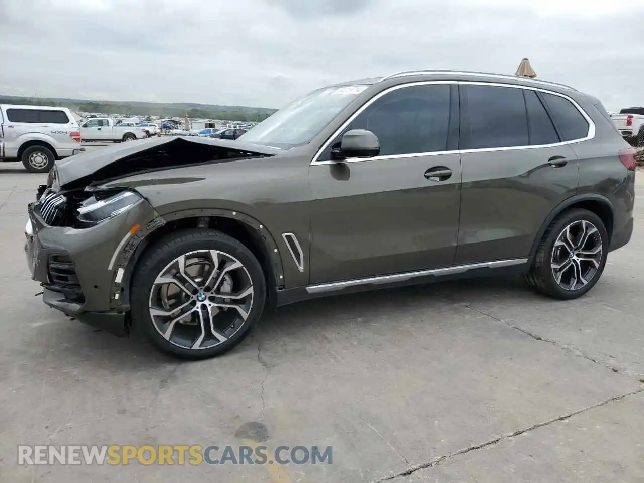 1 Photograph of a damaged car 5UXCR4C05P9S01676 BMW X5 2023