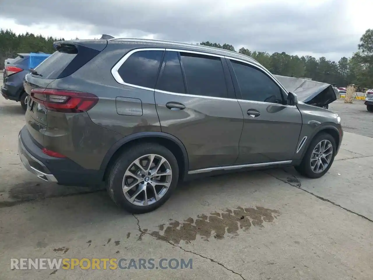 3 Photograph of a damaged car 5UXCR4C07P9N73360 BMW X5 2023