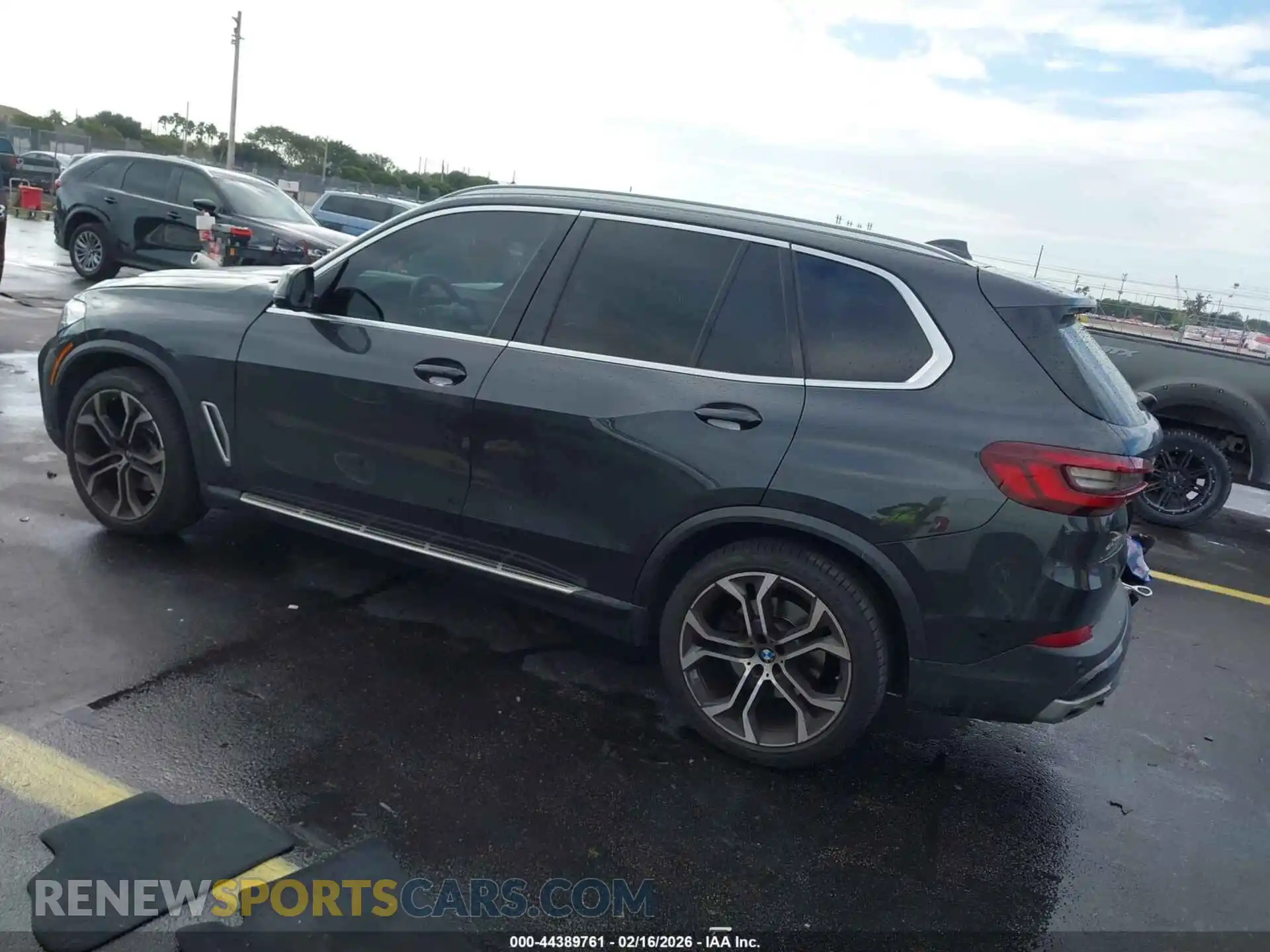 3 Photograph of a damaged car 5UXCR4C07P9P18588 BMW X5 2023