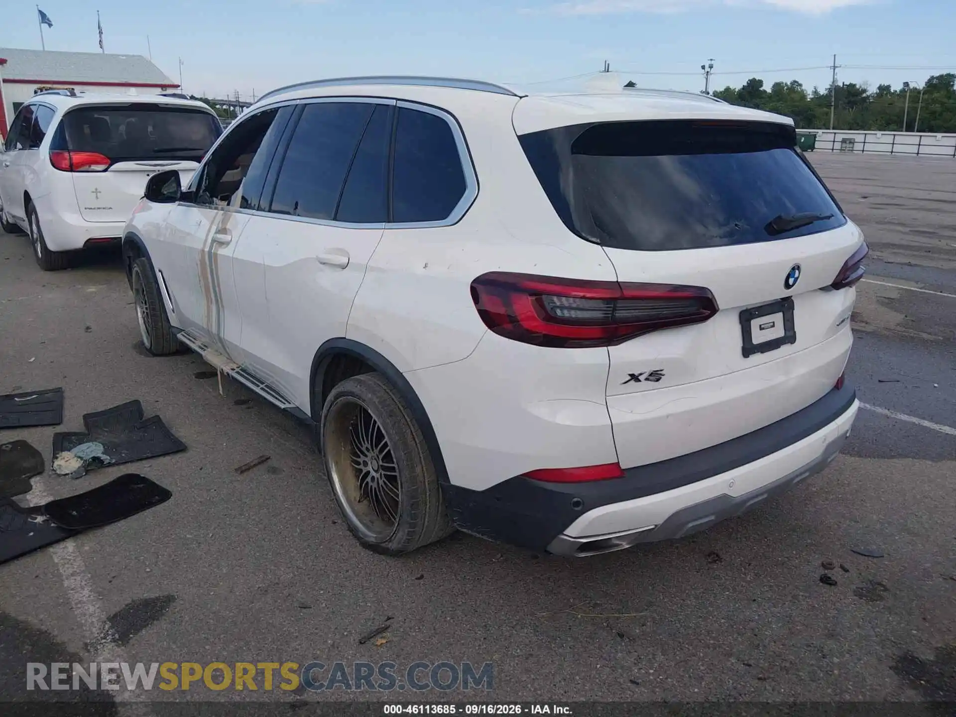 3 Photograph of a damaged car 5UXCR4C07P9P22656 BMW X5 2023