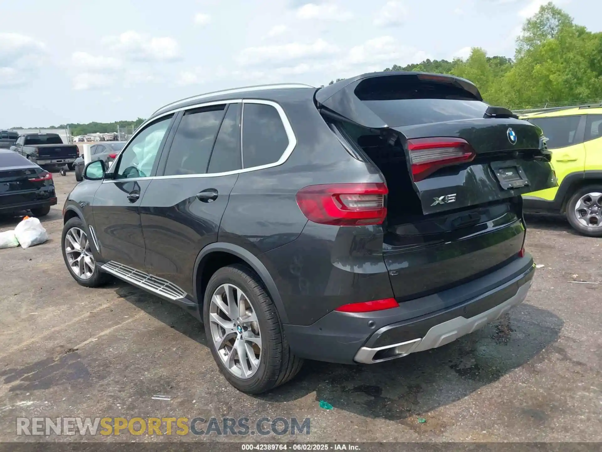 3 Photograph of a damaged car 5UXCR4C08P9N48855 BMW X5 2023