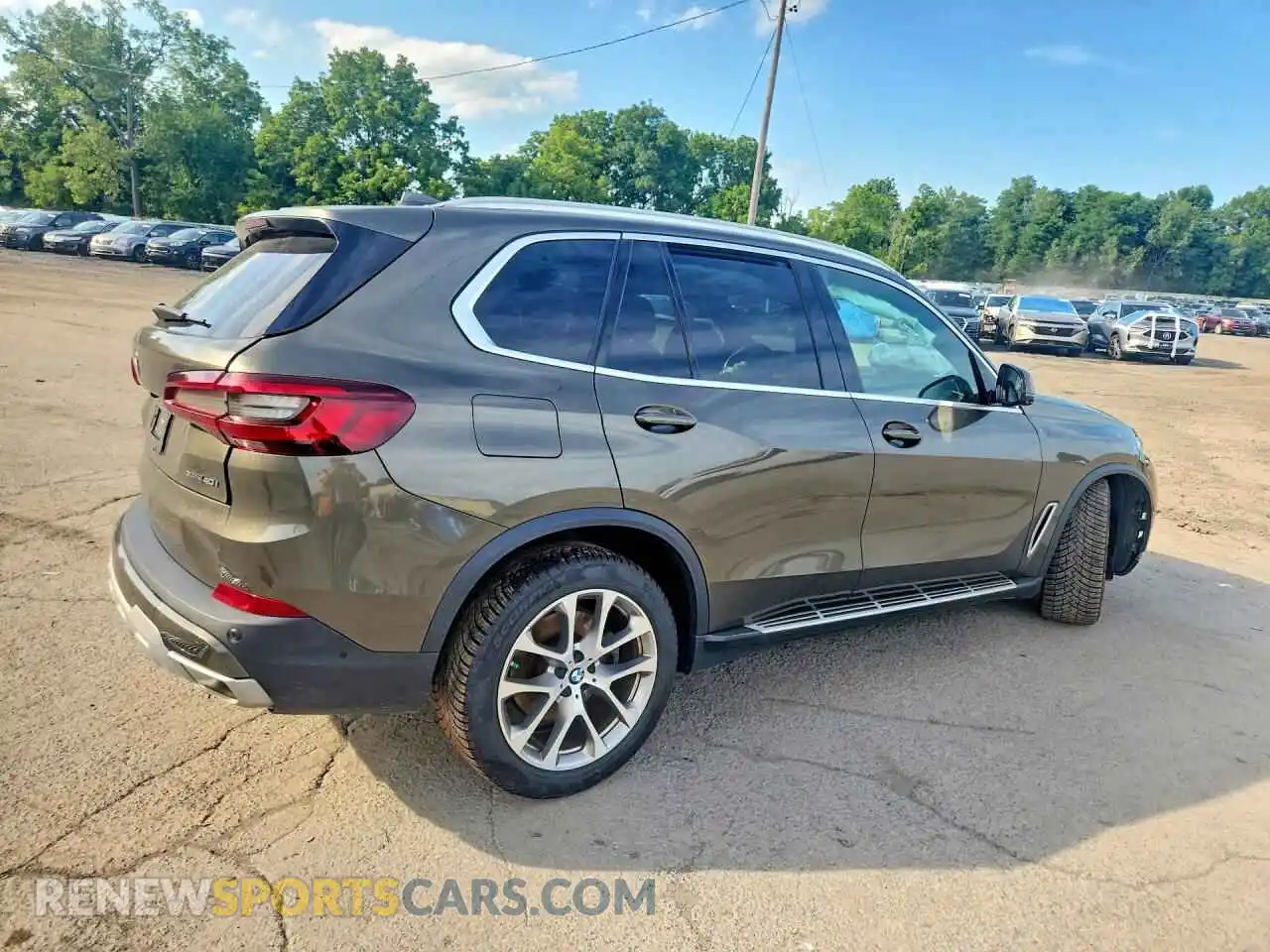 3 Photograph of a damaged car 5UXCR6C00P9R81016 BMW X5 2023