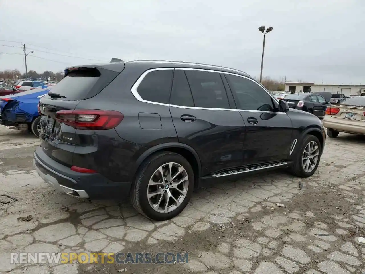 3 Photograph of a damaged car 5UXCR6C01P9N44948 BMW X5 2023