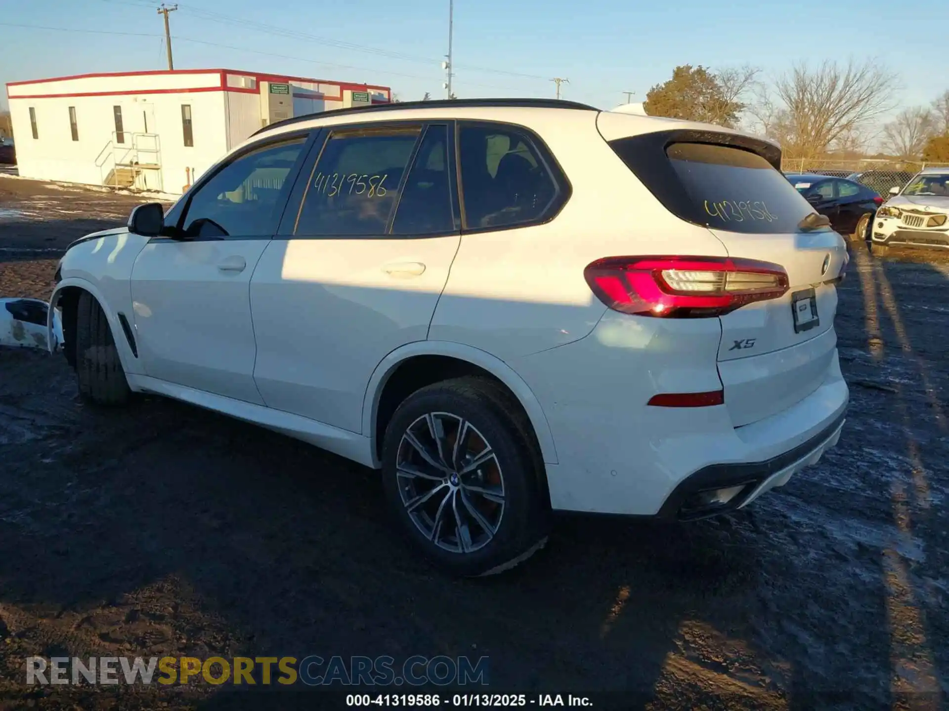 3 Photograph of a damaged car 5UXCR6C01P9N80431 BMW X5 2023
