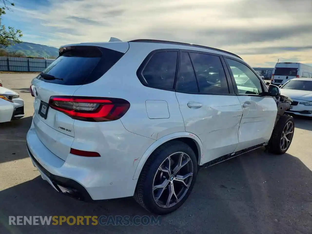 3 Photograph of a damaged car 5UXCR6C01P9P06724 BMW X5 2023