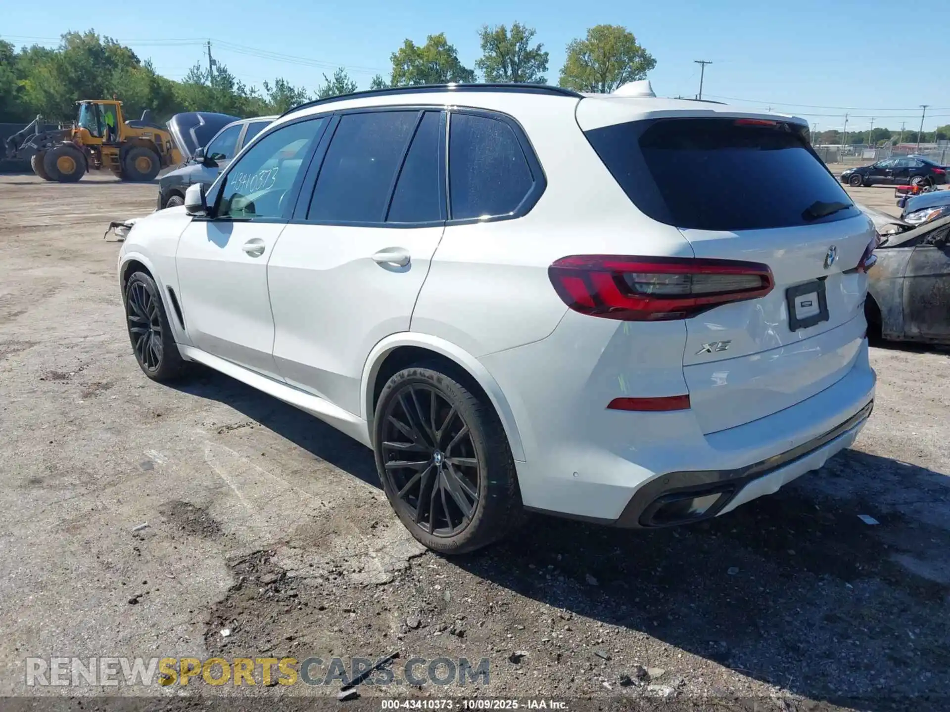 3 Photograph of a damaged car 5UXCR6C03P9P88441 BMW X5 2023