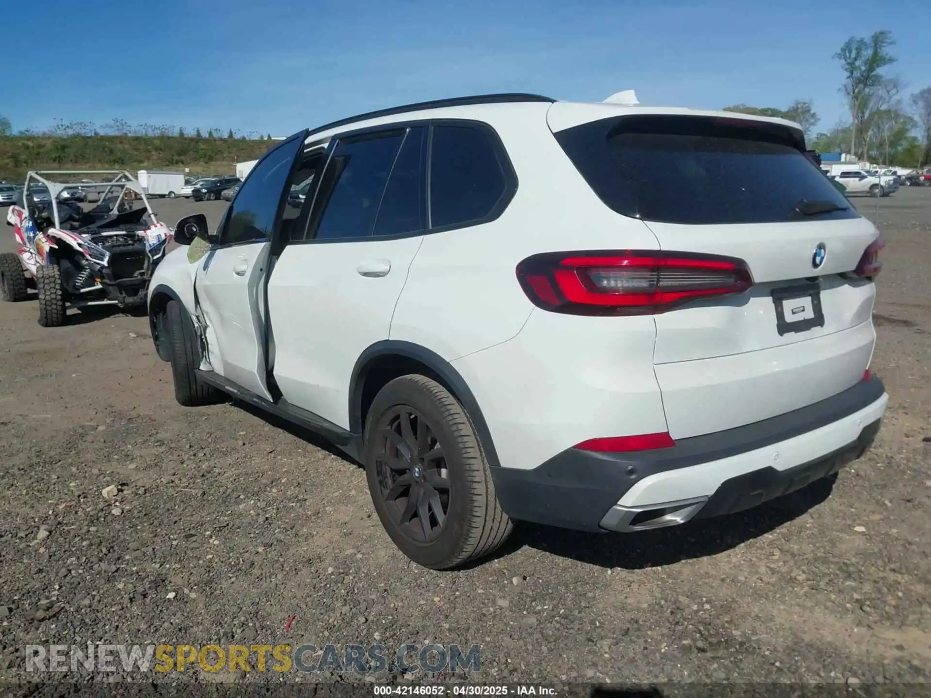 3 Photograph of a damaged car 5UXCR6C04P9P35750 BMW X5 2023
