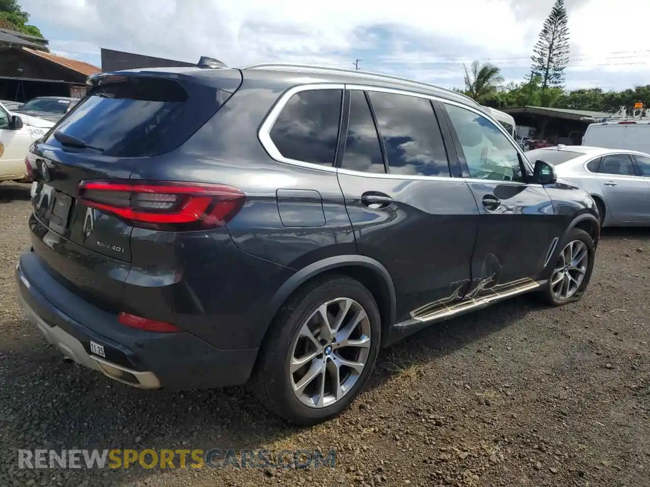 3 Photograph of a damaged car 5UXCR6C05P9P19038 BMW X5 2023