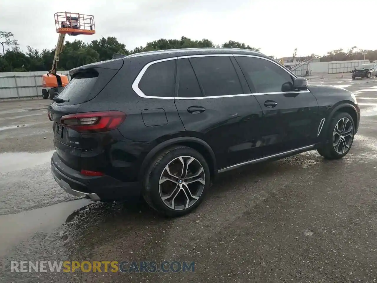 3 Photograph of a damaged car 5UXCR6C05P9P51469 BMW X5 2023
