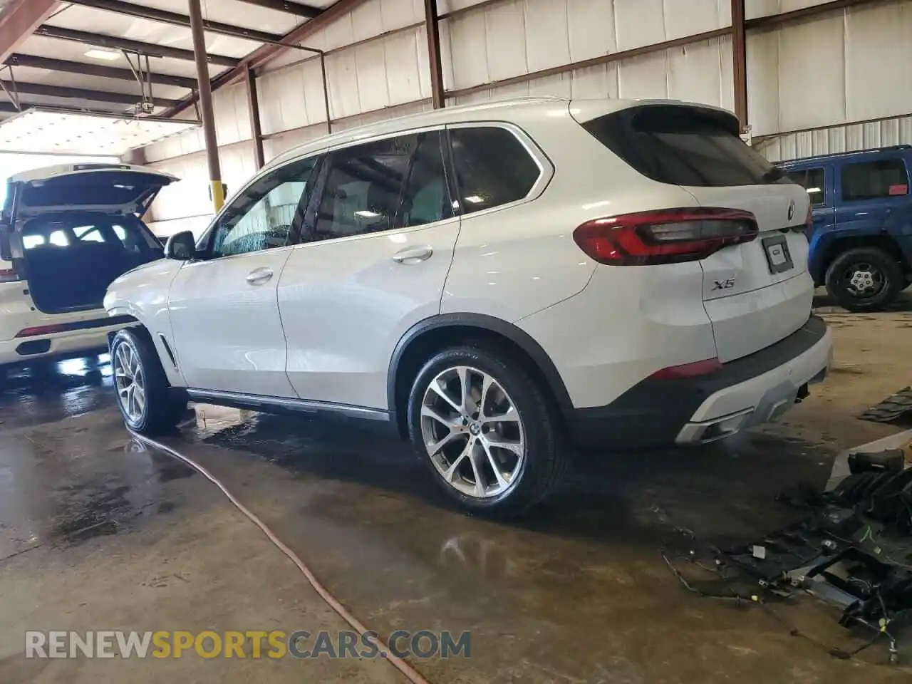 2 fotografías del automóvil dañado 5UXCR6C05P9R56130 BMW X5 2023