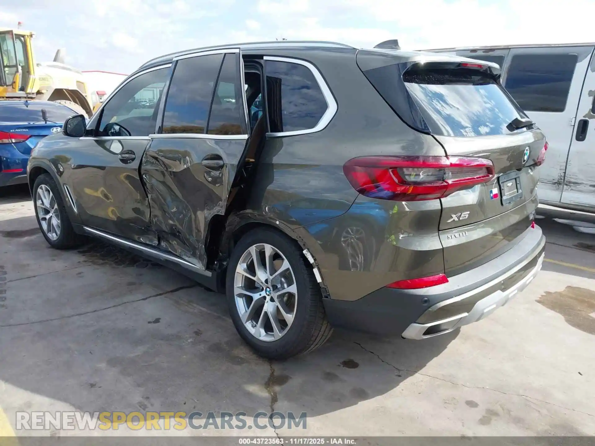 3 Photograph of a damaged car 5UXCR6C06P9N83079 BMW X5 2023