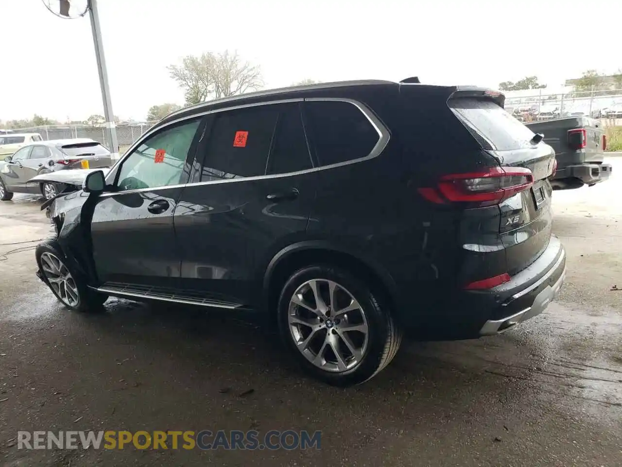 2 fotografías del automóvil dañado 5UXCR6C06P9R47484 BMW X5 2023
