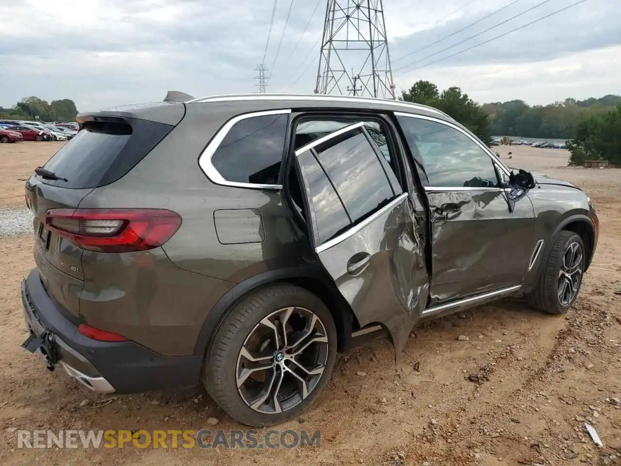 3 Photograph of a damaged car 5UXCR6C07P9P33040 BMW X5 2023