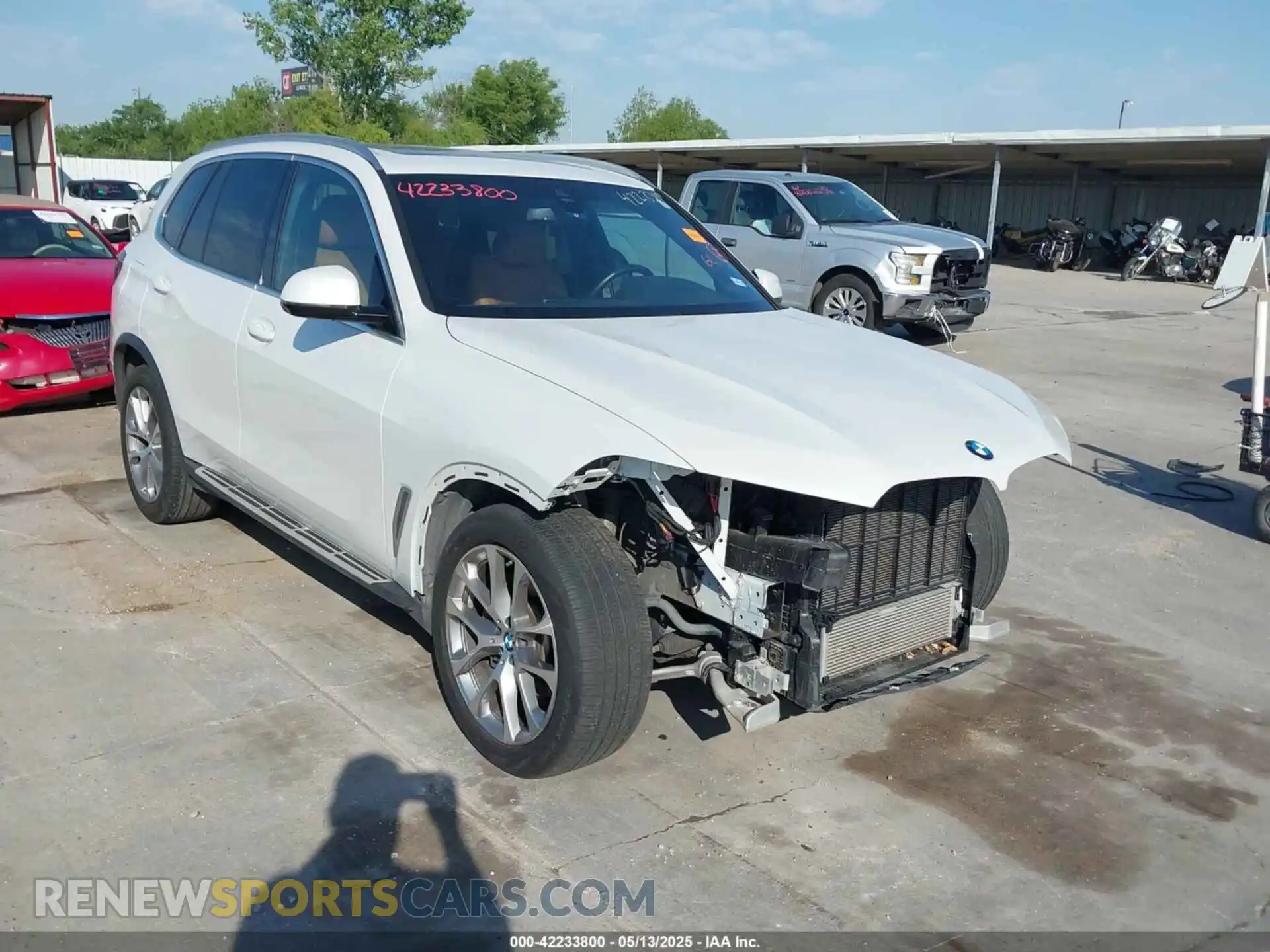 1 Photograph of a damaged car 5UXCR6C08P9P02864 BMW X5 2023