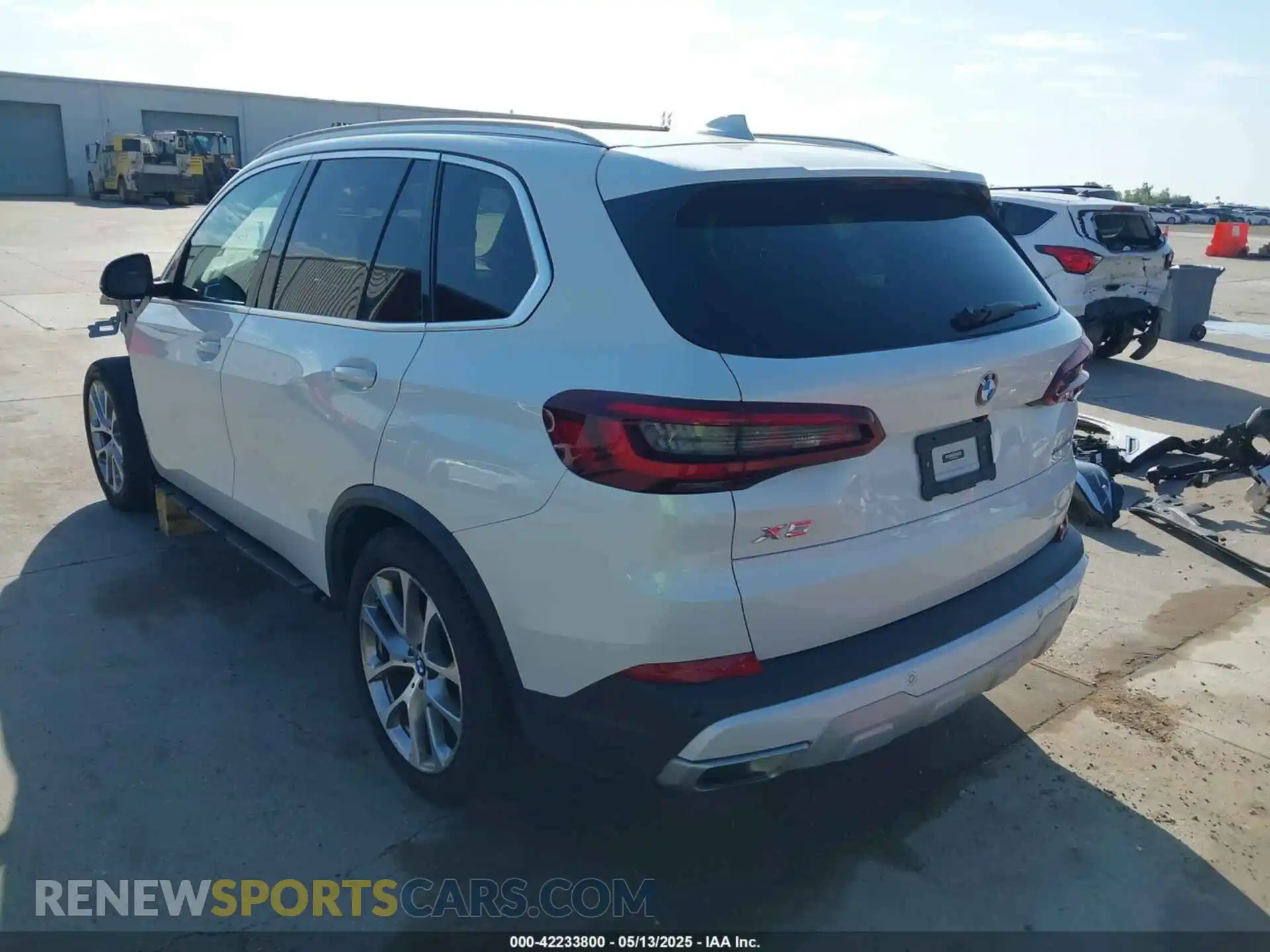 3 Photograph of a damaged car 5UXCR6C08P9P02864 BMW X5 2023