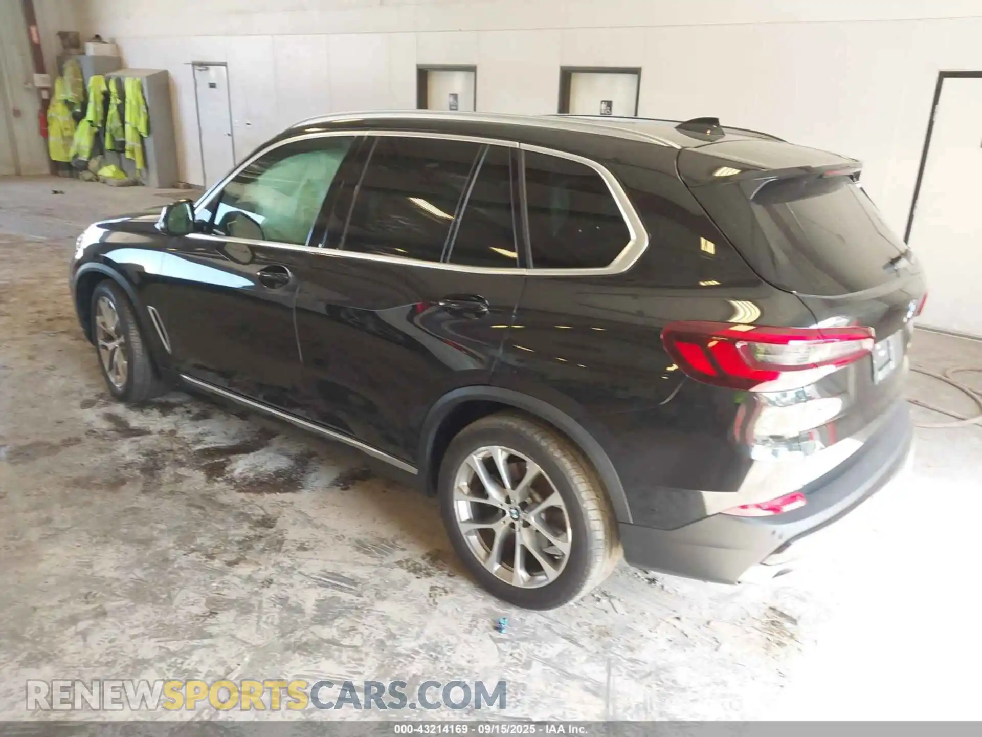 3 Фотография поврежденного автомобиля 5UXCR6C08P9R93284 BMW X5 2023