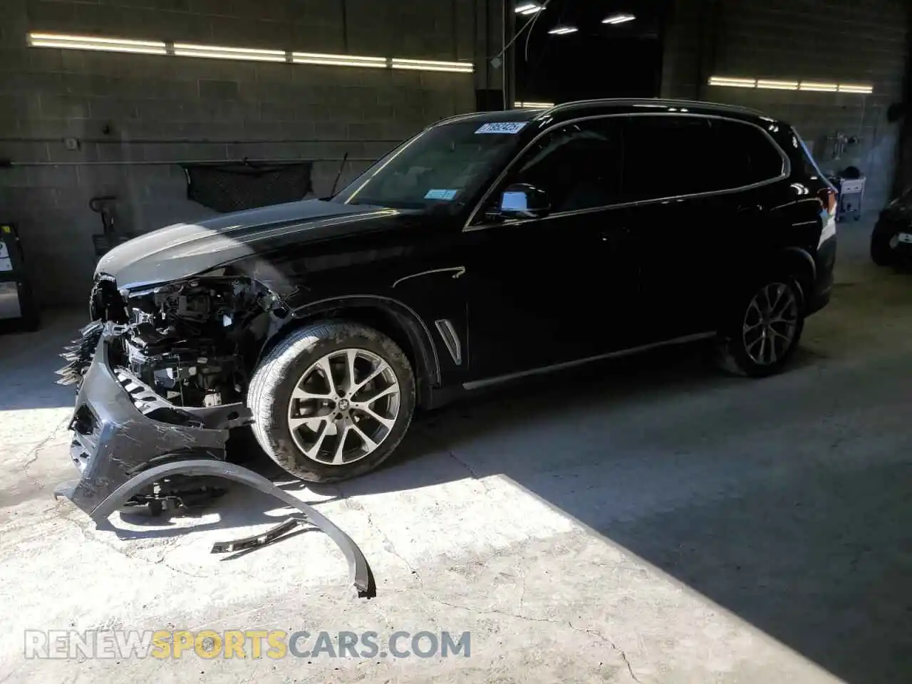 1 Photograph of a damaged car 5UXCR6C09P9R02586 BMW X5 2023