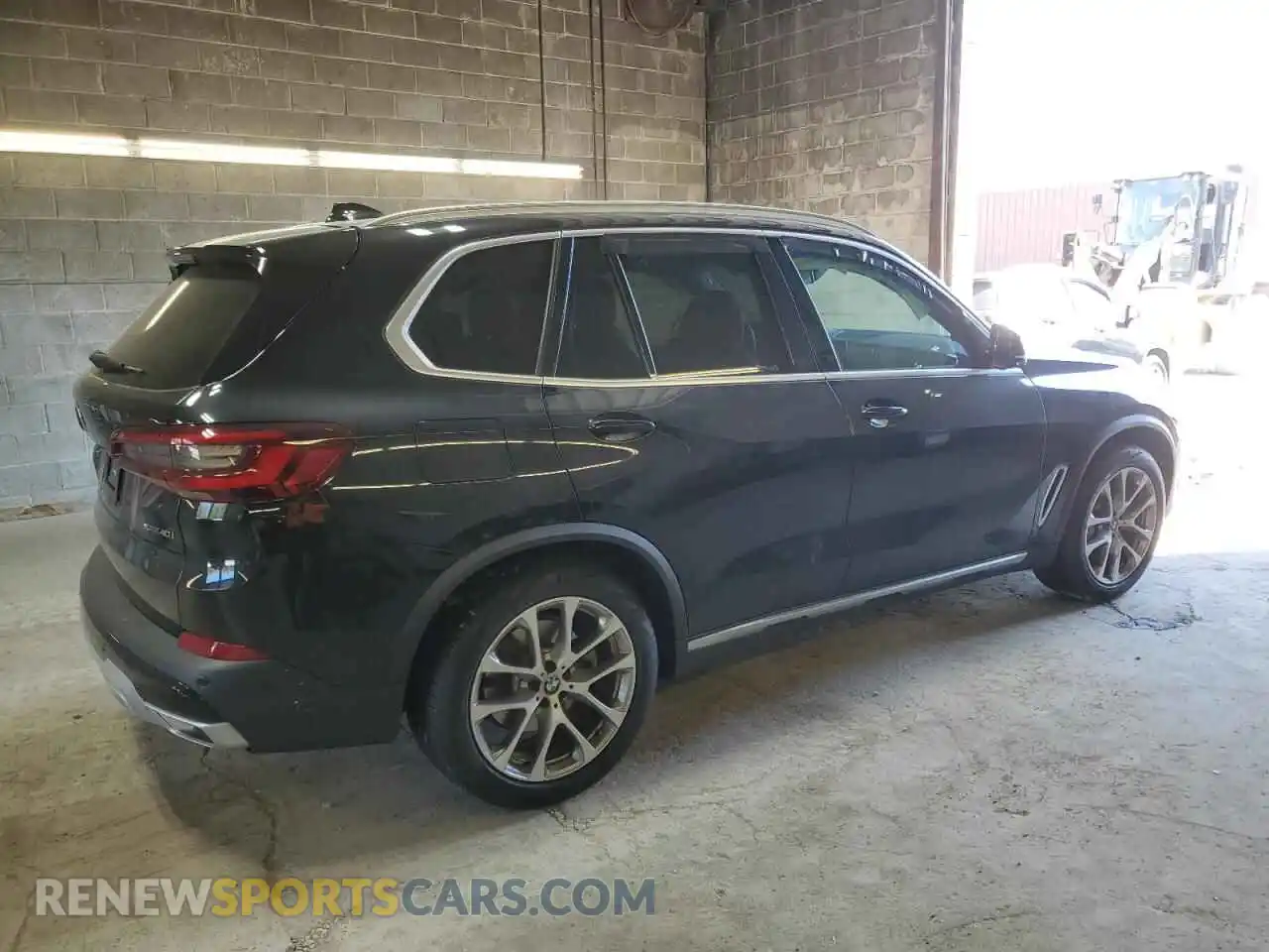 3 Photograph of a damaged car 5UXCR6C09P9R02586 BMW X5 2023