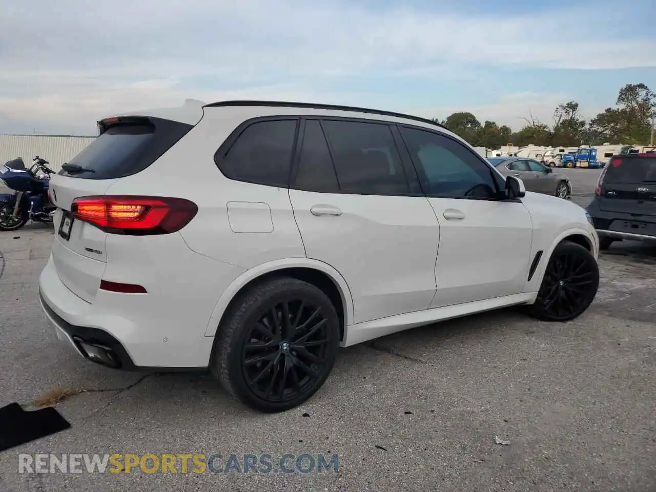 3 Photograph of a damaged car 5UXCR6C09P9R10462 BMW X5 2023