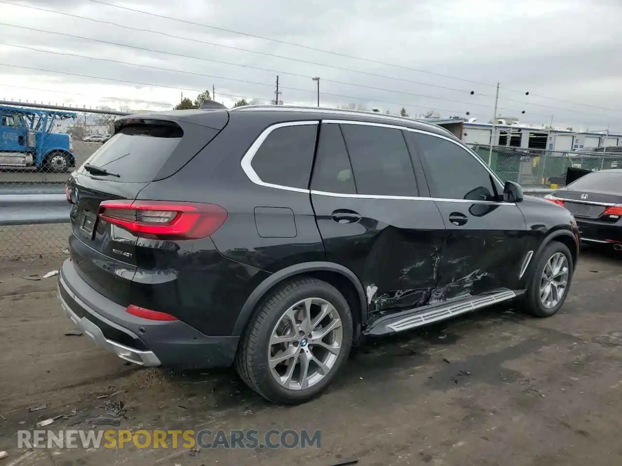 3 Photograph of a damaged car 5UXCR6C09P9R55594 BMW X5 2023