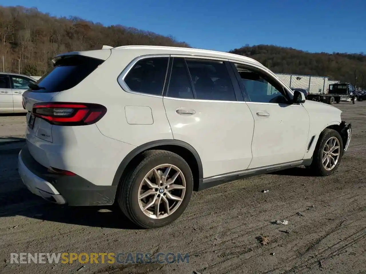 3 Photograph of a damaged car 5UXCR6C09P9R91480 BMW X5 2023