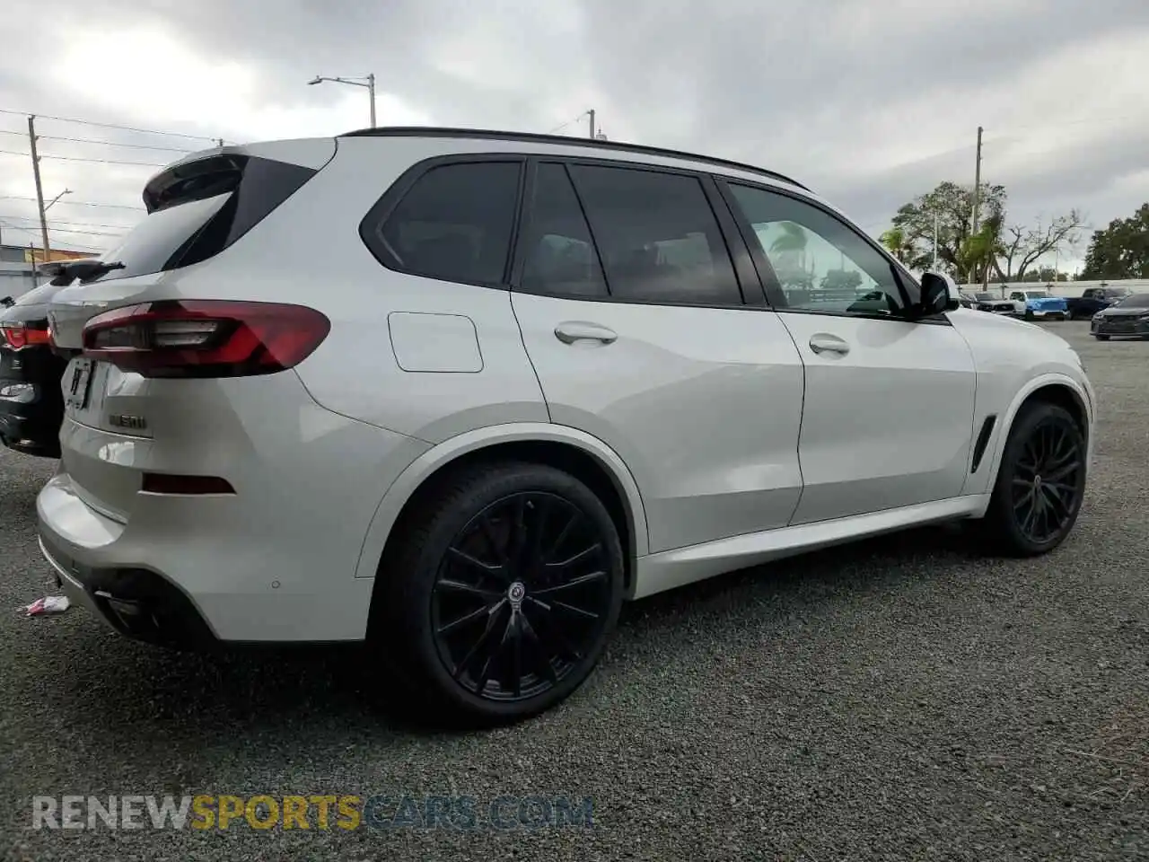 3 Photograph of a damaged car 5UXJU4C03P9P60861 BMW X5 2023