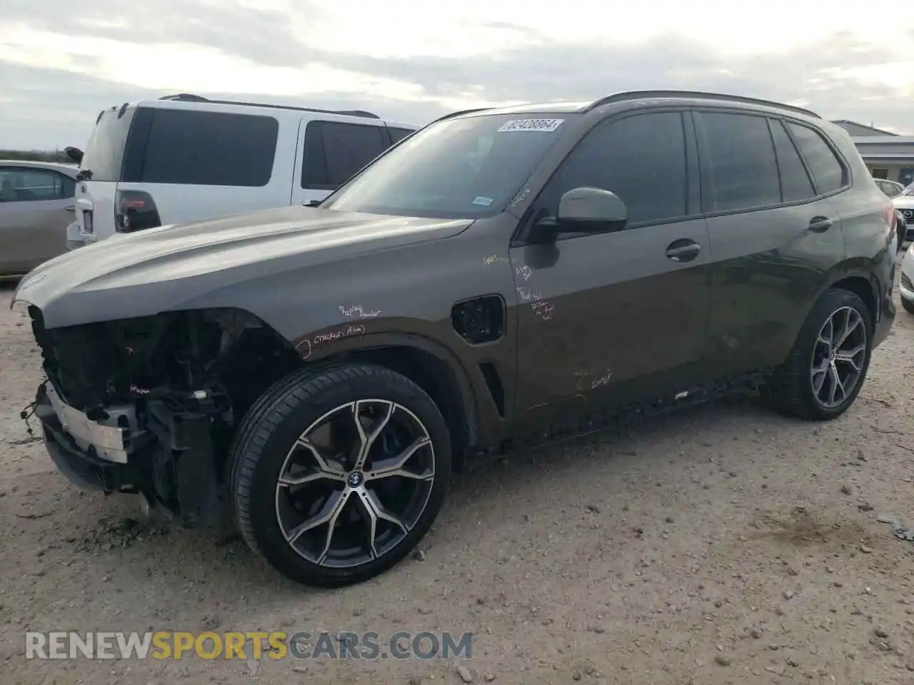 1 Photograph of a damaged car 5UXTA6C00P9P23148 BMW X5 2023