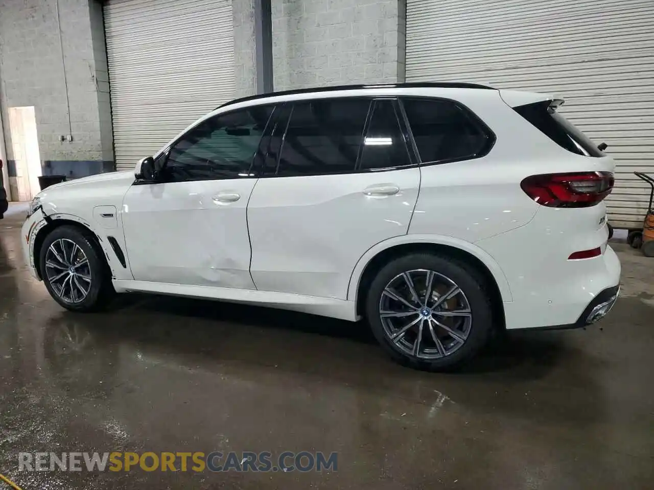 2 fotografías del automóvil dañado 5UXTA6C01P9P03488 BMW X5 2023
