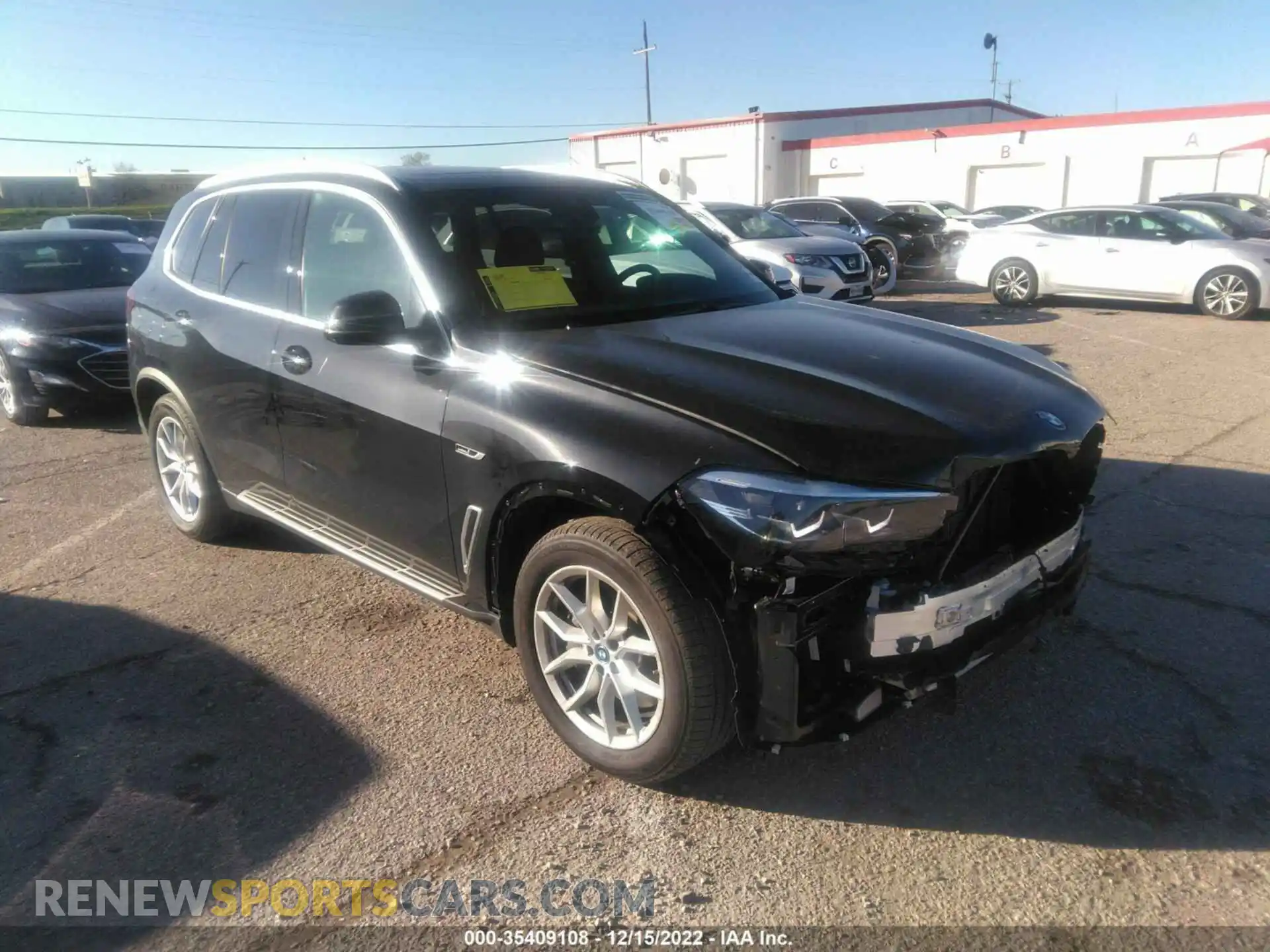 1 Photograph of a damaged car 5UXTA6C02P9P28318 BMW X5 2023