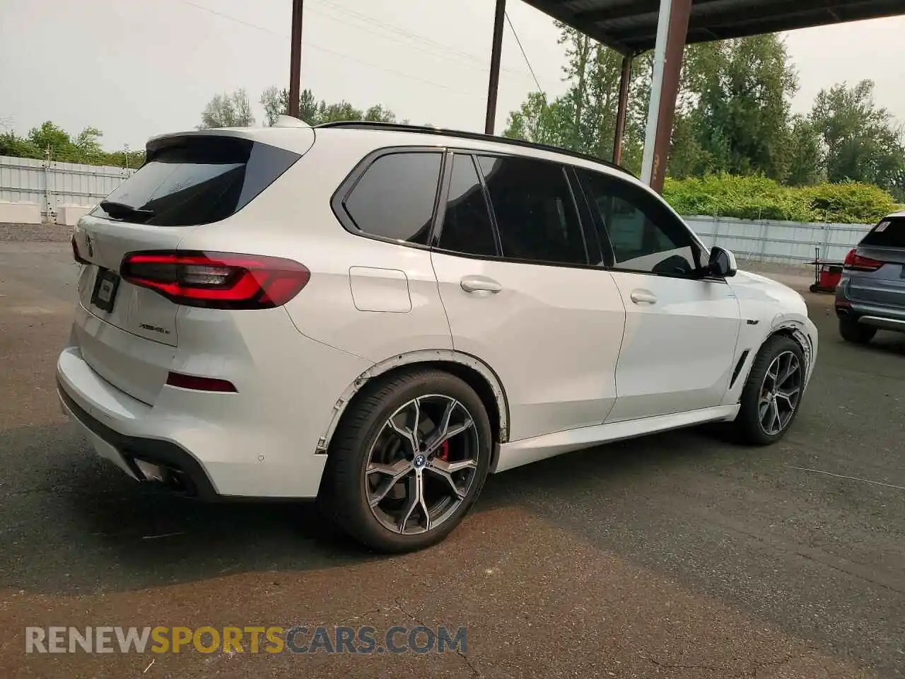 3 Photograph of a damaged car 5UXTA6C03P9P28652 BMW X5 2023