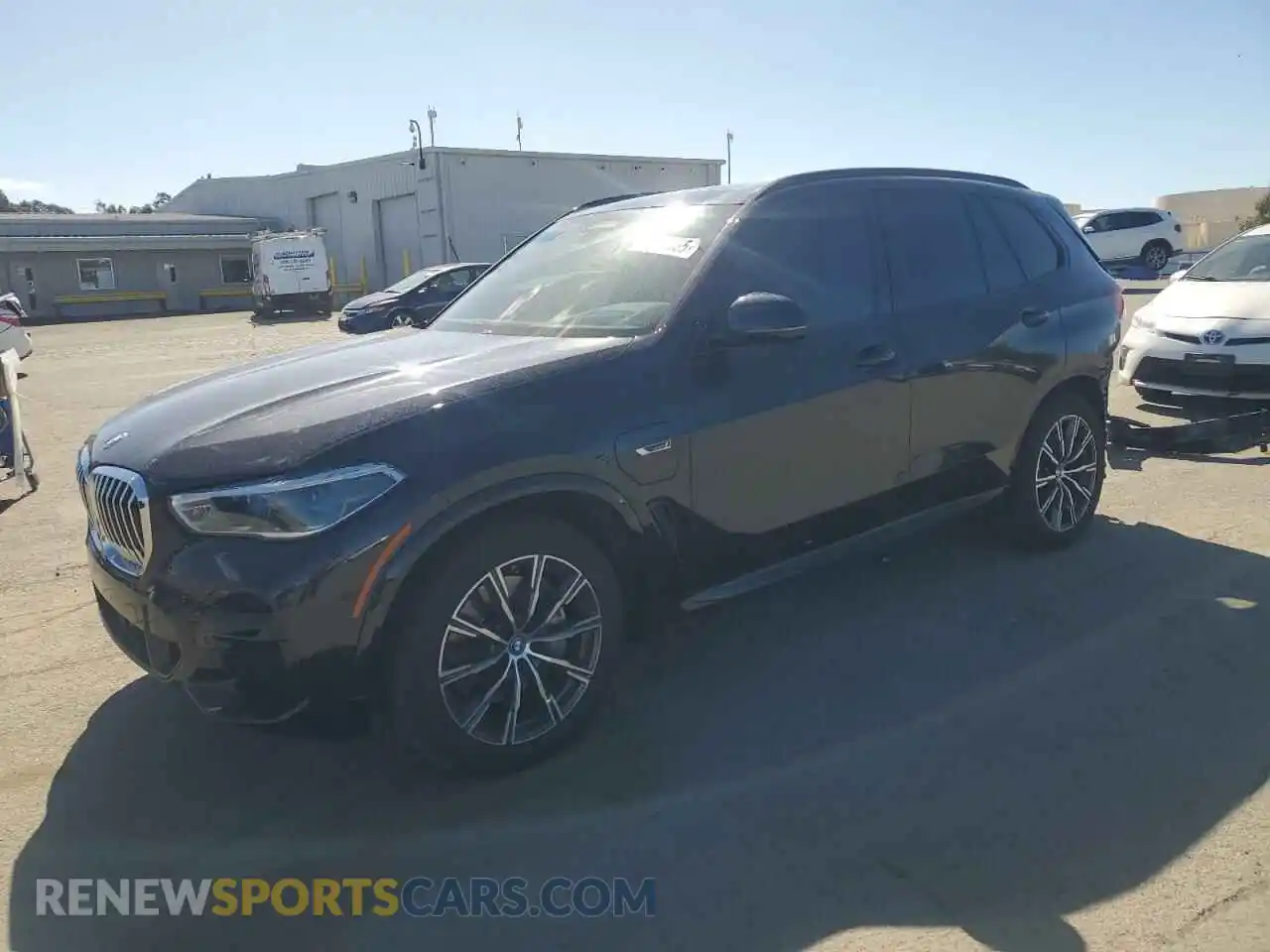 1 Photograph of a damaged car 5UXTA6C03P9P44673 BMW X5 2023