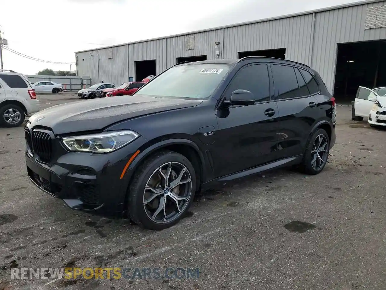 1 Photograph of a damaged car 5UXTA6C04P9P33603 BMW X5 2023