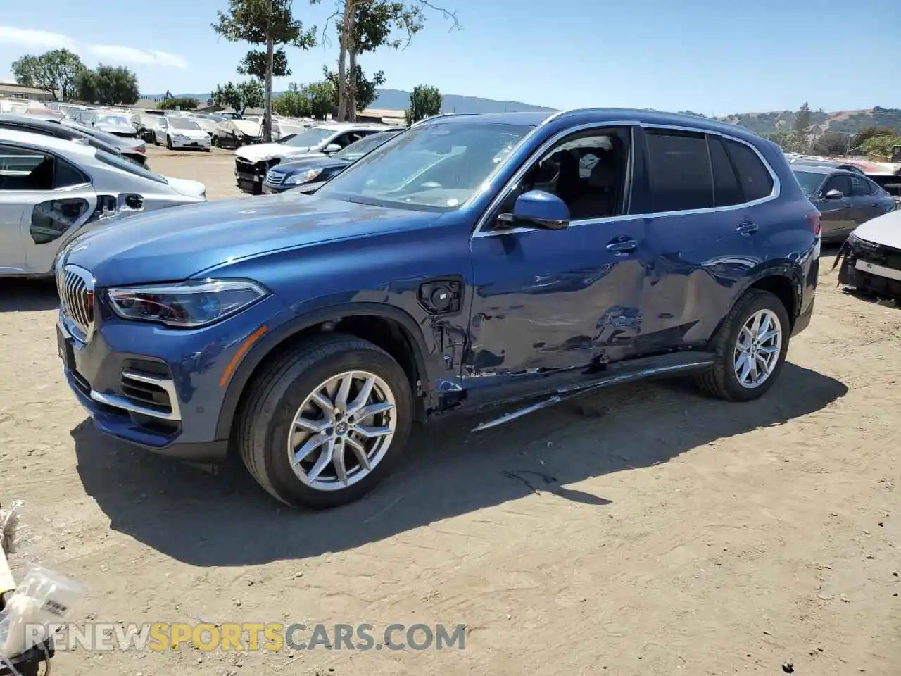 1 Photograph of a damaged car 5UXTA6C05P9P45288 BMW X5 2023