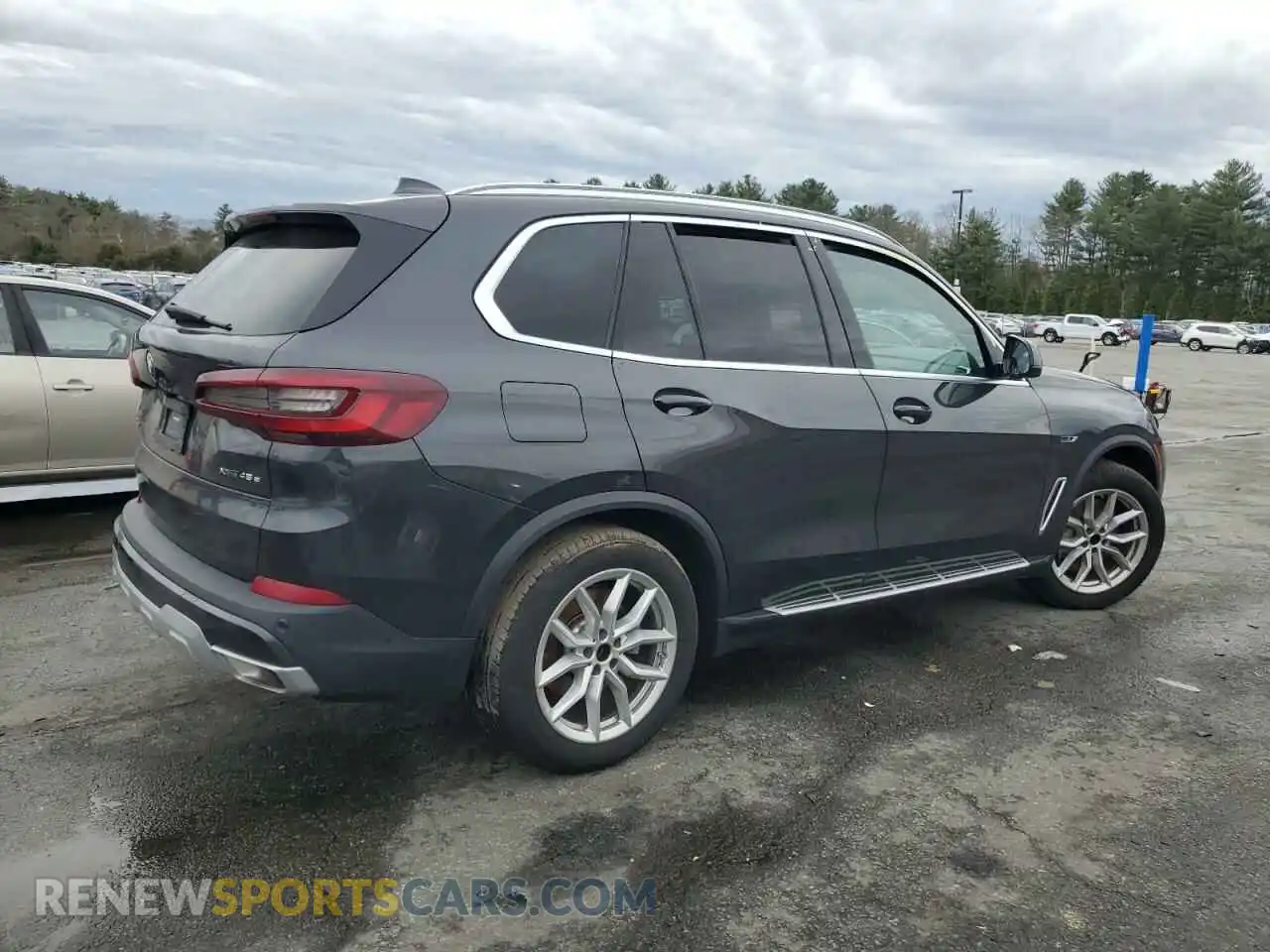3 Photograph of a damaged car 5UXTA6C07P9P28217 BMW X5 2023