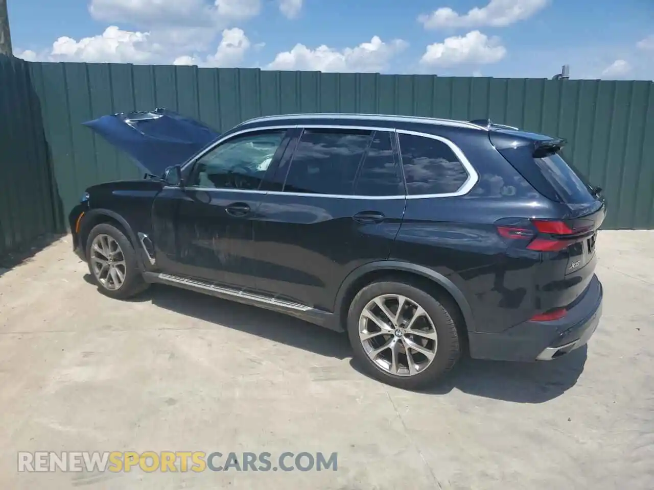 2 fotografías del automóvil dañado 5UX13EU01R9T53924 BMW X5 2024