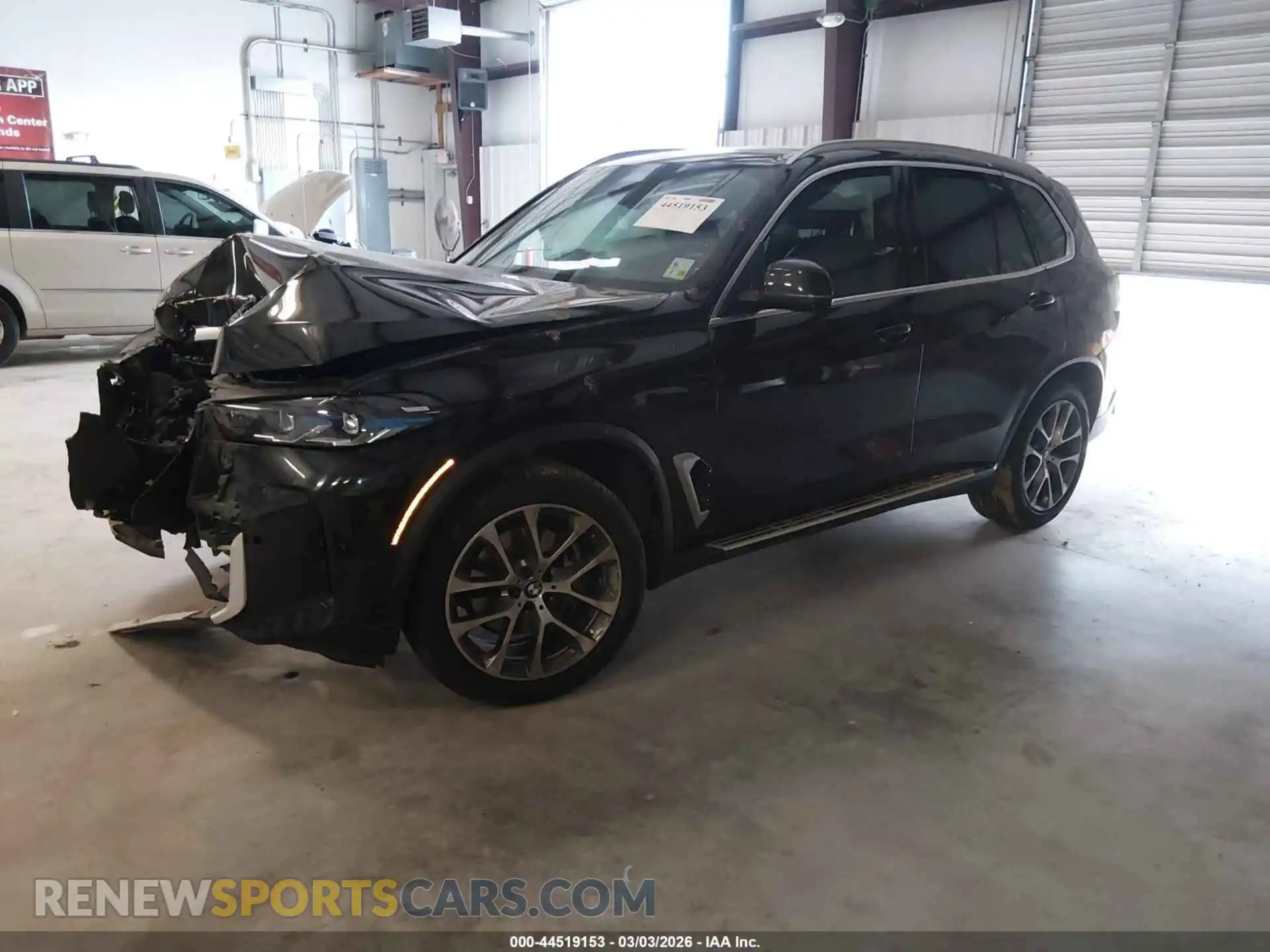 2 fotografías del automóvil dañado 5UX13EU02R9T70599 BMW X5 2024