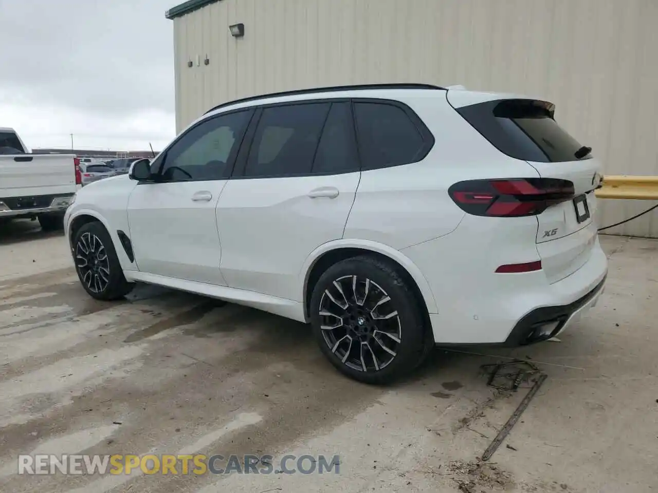 2 Photograph of a damaged car 5UX13EU03R9S41450 BMW X5 2024