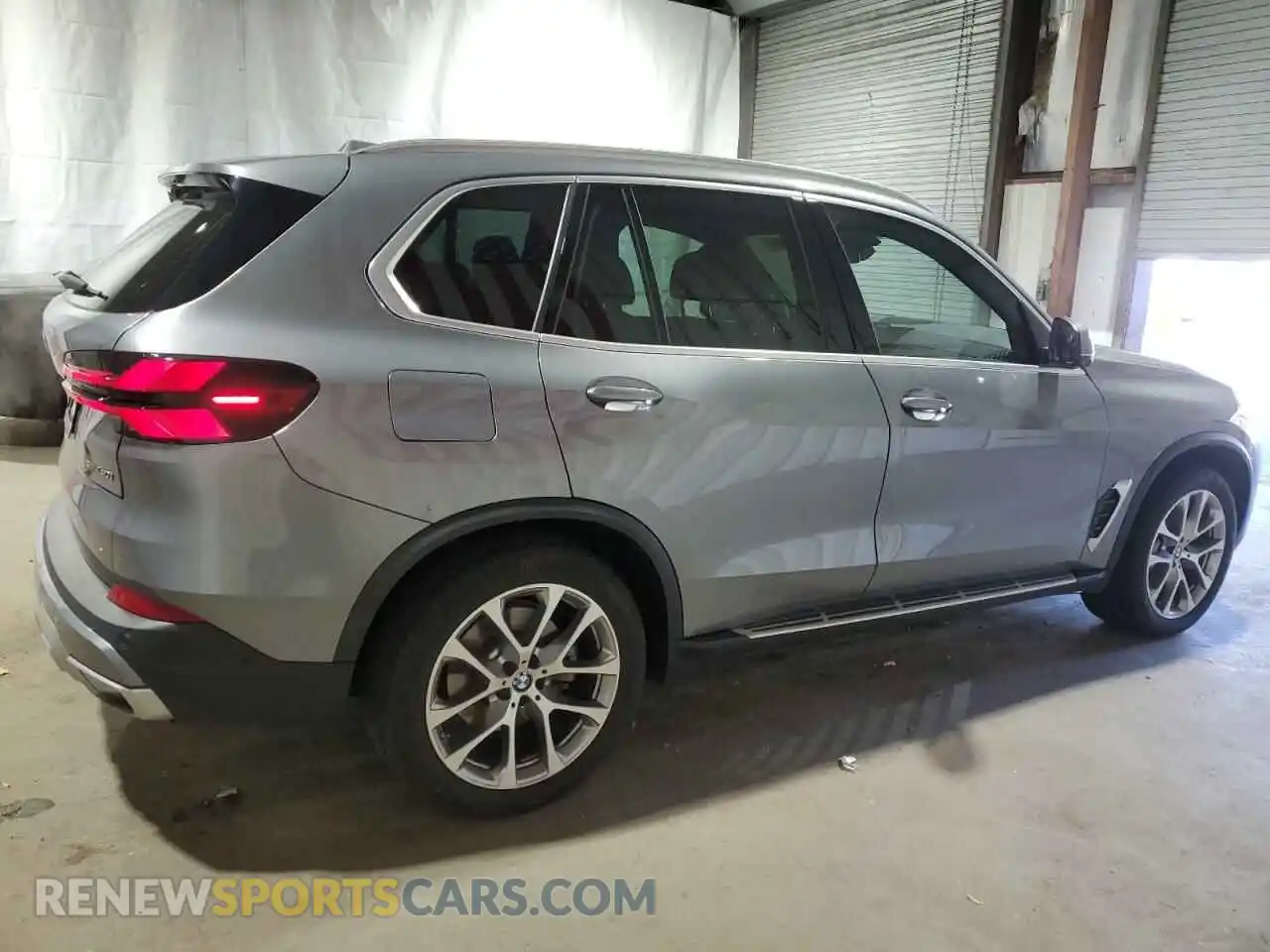 3 Photograph of a damaged car 5UX13EU03R9T35831 BMW X5 2024