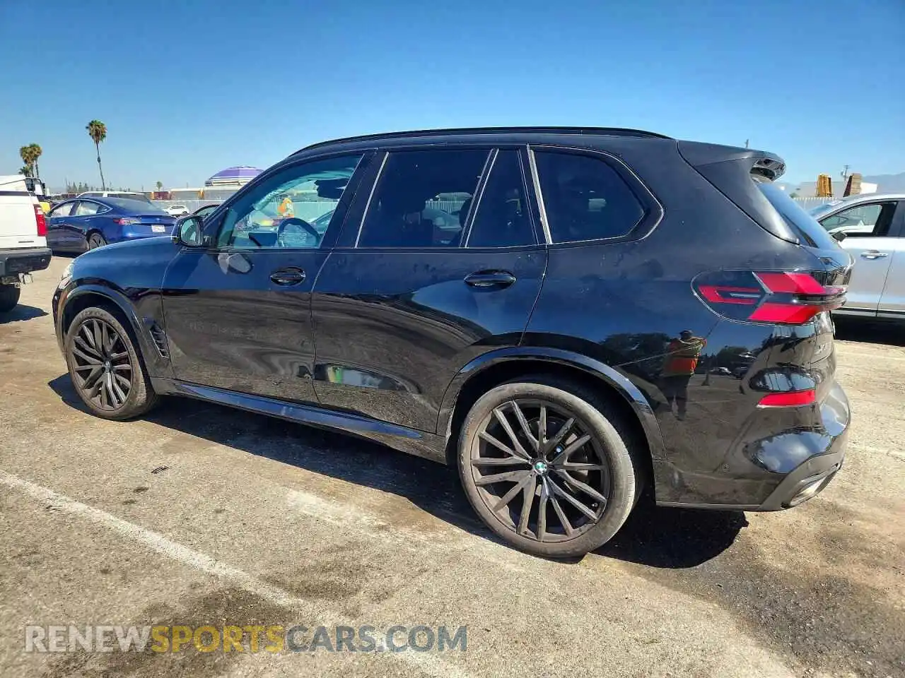 2 Фотография поврежденного автомобиля 5UX13EU03R9U32284 BMW X5 2024