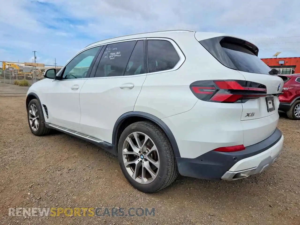 2 fotografías del automóvil dañado 5UX13EU05R9V40227 BMW X5 2024